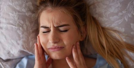 Dis Sikma Sorunu Nasil Gecer Dis Sikma Bruksizm Tedavisi Gece Plagi